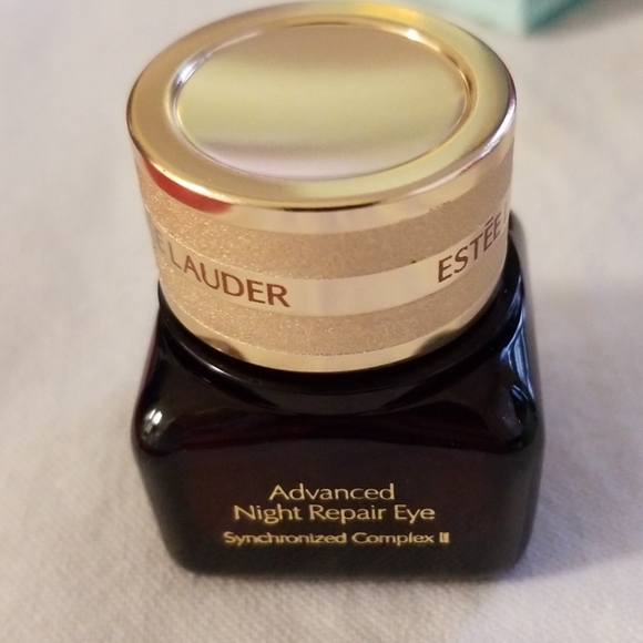 Estee Lauder Advanced Night Repair Eye - Picture 3 of 4